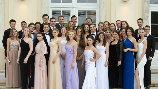 Spendenaktion beim Leo Sommerball in Laxenburg