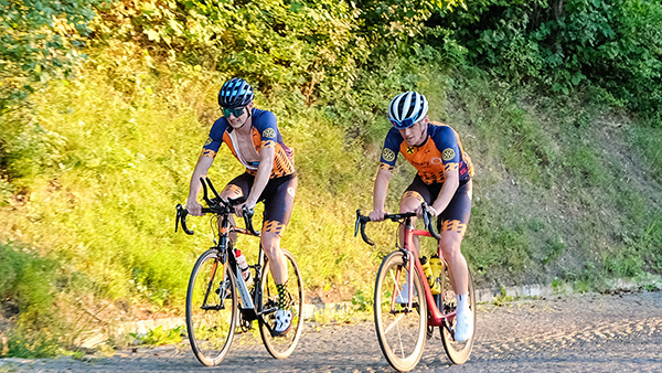 Zwei junge Sportler radeln für Dank Dir! von Salzburg nach Wien